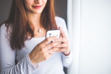在宅の副業はスマホ向けアフィリエイトがオススメ！やり方とポイント